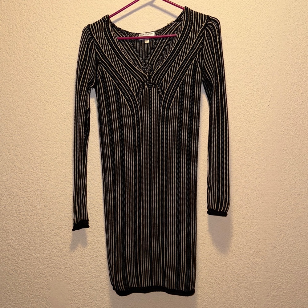 Max Studio Black and Cream Long Sleeve Dress